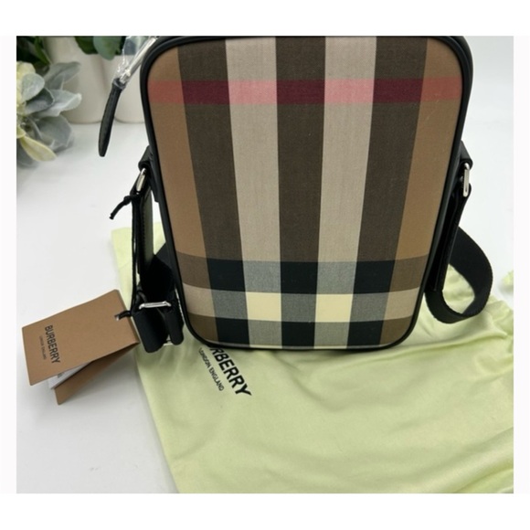 Burberry paddy check canvas vertical Crossbody camera bag NWT - Picture 5 of 6